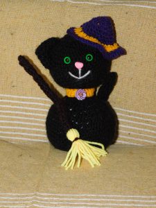 Chat noir sorcier d’Halloween au crochet